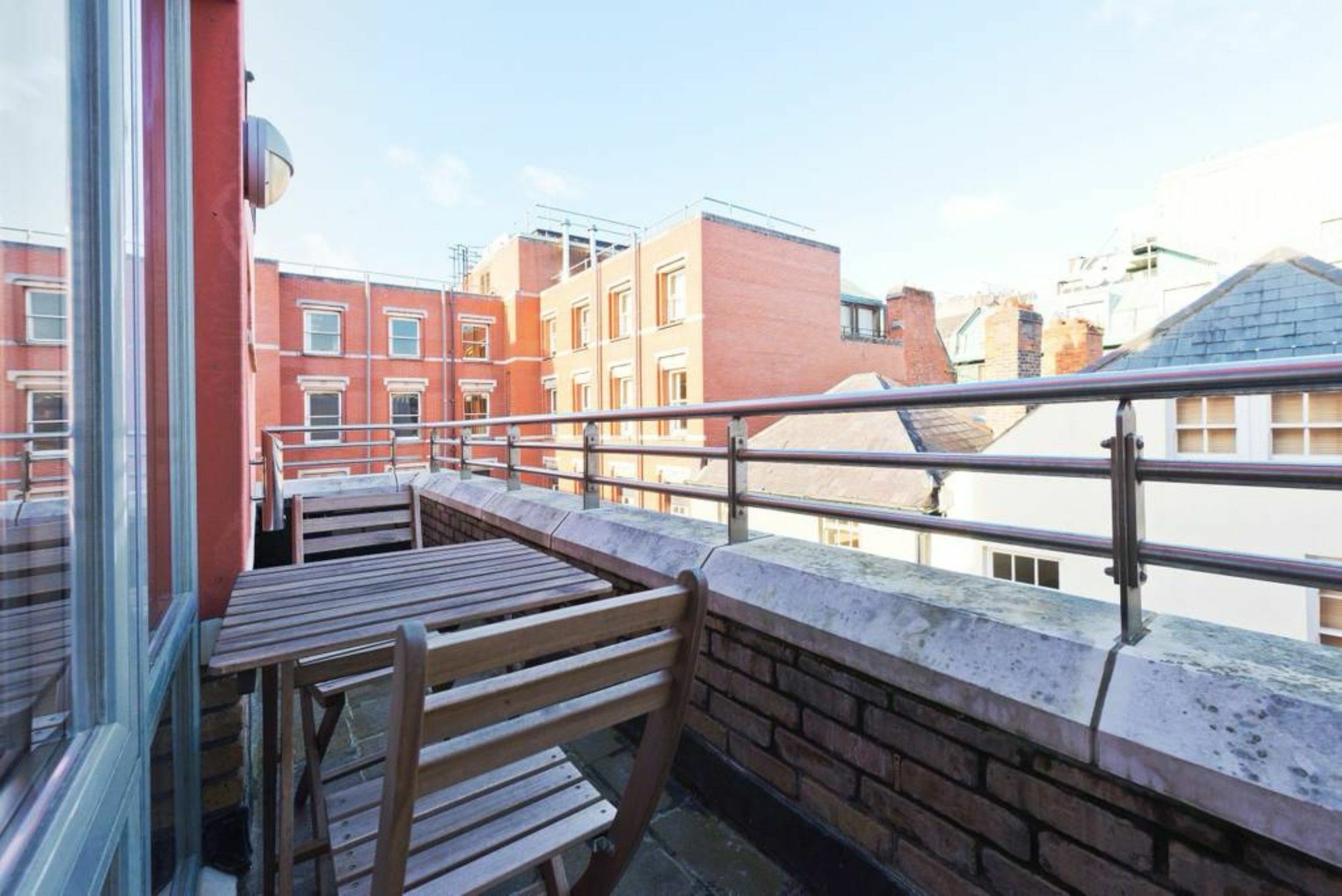 2 Bedroom City Centre Apartment With Patio Sleeps 6 Dublín Exterior foto